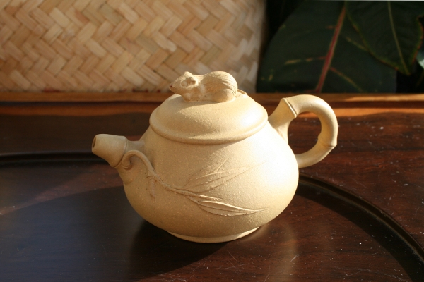 Исинский чайник "Джу Лаошу"