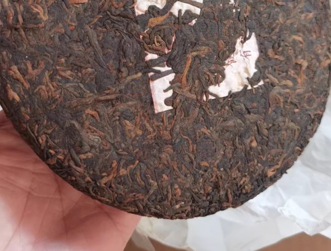 Неплохой, чистый и понятный. Понравилось то, что аромат и вкус совсем разные. Аромат - старого сухого дерева, вкус нежный и сладкий даже если переварить